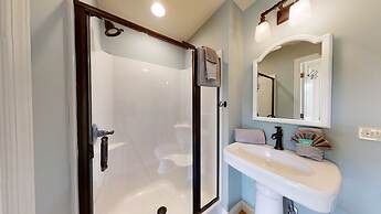 Peace Of Paradise 2 Bedroom Home by RedAwning