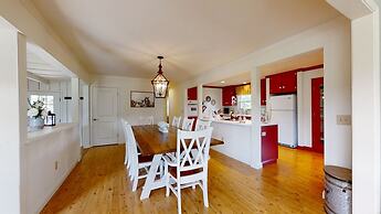 Peace Of Paradise 2 Bedroom Home by RedAwning