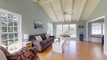 Peace Of Paradise 2 Bedroom Home by RedAwning