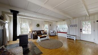 Peace Of Paradise 2 Bedroom Home by RedAwning