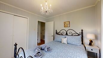 Peace Of Paradise 2 Bedroom Home by RedAwning