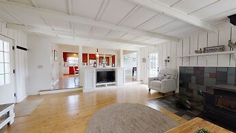 Peace Of Paradise 2 Bedroom Home by RedAwning