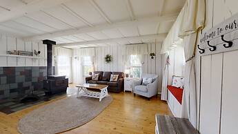 Peace Of Paradise 2 Bedroom Home by RedAwning