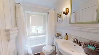 Peace Of Paradise 2 Bedroom Home by RedAwning