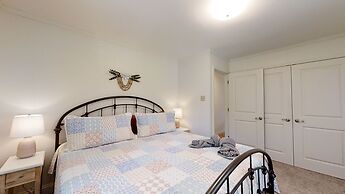 Peace Of Paradise 2 Bedroom Home by RedAwning