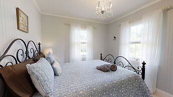 Peace Of Paradise 2 Bedroom Home by RedAwning