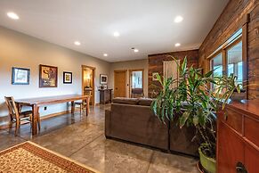 Zen View 2 Bedroom Home by Redawning