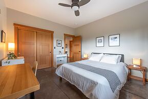 Zen View 2 Bedroom Home by Redawning