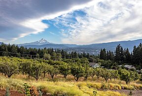 Zen View 2 Bedroom Home by Redawning