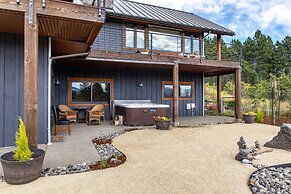 Zen View 2 Bedroom Home by Redawning