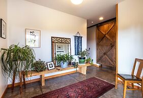 Zen View 2 Bedroom Home by Redawning