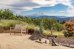 Zen View 2 Bedroom Home by Redawning