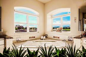 Mermaid by Avantstay Private Estate w/ Pool, Volleyball & Arcade!