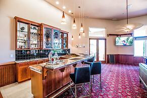 Mermaid by Avantstay Private Estate w/ Pool, Volleyball & Arcade!