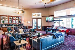 Mermaid by Avantstay Private Estate w/ Pool, Volleyball & Arcade!