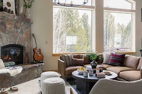 Little Red by Avantstay Peaceful Serene Cabin W/hot Tub & Pine Tree Vi