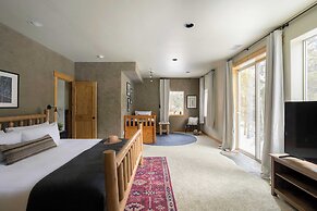 Little Red by Avantstay Peaceful Serene Cabin W/hot Tub & Pine Tree Vi