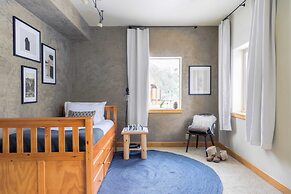 Little Red by Avantstay Peaceful Serene Cabin W/hot Tub & Pine Tree Vi