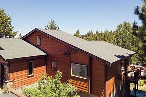 Little Red by Avantstay Peaceful Serene Cabin W/hot Tub & Pine Tree Vi