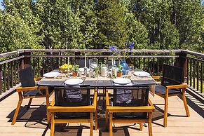 Little Red by Avantstay Peaceful Serene Cabin W/hot Tub & Pine Tree Vi