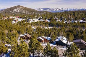 Little Red by Avantstay Peaceful Serene Cabin W/hot Tub & Pine Tree Vi