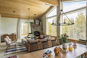 Little Red by Avantstay Peaceful Serene Cabin W/hot Tub & Pine Tree Vi