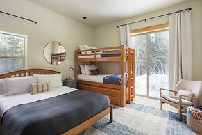 Little Red by Avantstay Peaceful Serene Cabin W/hot Tub & Pine Tree Vi