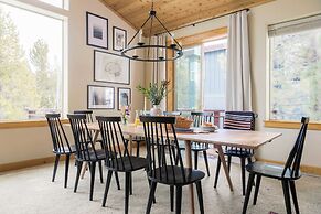 Little Red by Avantstay Peaceful Serene Cabin W/hot Tub & Pine Tree Vi