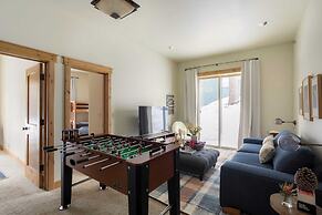 Little Red by Avantstay Peaceful Serene Cabin W/hot Tub & Pine Tree Vi