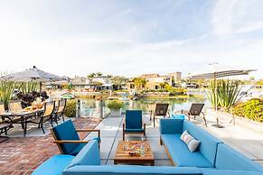 Bay Breeze by Avantstay Bayfront Home w/ Fire Pit & Private Dock in Ba