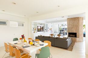 Bay Breeze by Avantstay Bayfront Home w/ Fire Pit & Private Dock in Ba