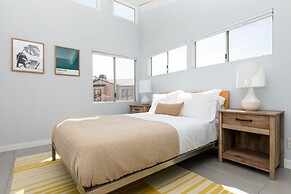 Bay Breeze by Avantstay Bayfront Home w/ Fire Pit & Private Dock in Ba