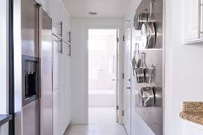 Bay Breeze by Avantstay Bayfront Home w/ Fire Pit & Private Dock in Ba