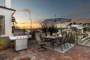 Bay Breeze by Avantstay Bayfront Home w/ Fire Pit & Private Dock in Ba