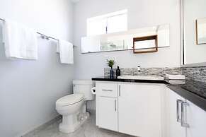 Bay Breeze by Avantstay Bayfront Home w/ Fire Pit & Private Dock in Ba