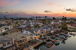 Bay Breeze by Avantstay Bayfront Home w/ Fire Pit & Private Dock in Ba