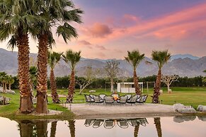Buena Vista by Avantstay Massive Outdoor Oasis w/ Pool, Spa & Firepit!