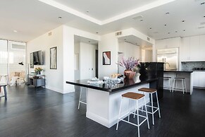 Balboa Buyout by Avantstay - Condo w/ Views in DT San Diego!