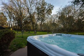 Mockingjay by Avantstay Peaceful Ranch Home w/ Spa & Pool