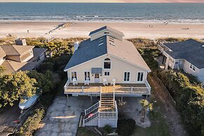 Lighthouse by Avantstay Beachfront View Home w/ Pool Table & Ping Pong