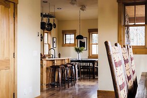 Buffalo by Avantstay Beautifully Designed Cabin w/ Hot Tub