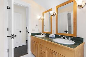 Legacy House by Avantstay Beautiful 4bdr Home in Great Location w/ Hot