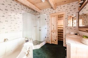 Grizzly by Avantstay Rustic Big Bear Cabin w/ Hot Tub & Pool Table