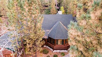 Grizzly by Avantstay Rustic Big Bear Cabin w/ Hot Tub & Pool Table