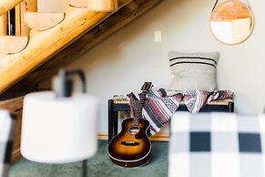 Grizzly by Avantstay Rustic Big Bear Cabin w/ Hot Tub & Pool Table