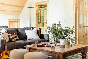 Grizzly by Avantstay Rustic Big Bear Cabin w/ Hot Tub & Pool Table