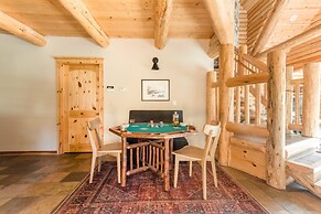 Grizzly by Avantstay Rustic Big Bear Cabin w/ Hot Tub & Pool Table