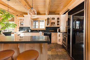 Grizzly by Avantstay Rustic Big Bear Cabin w/ Hot Tub & Pool Table