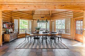 Grizzly by Avantstay Rustic Big Bear Cabin w/ Hot Tub & Pool Table