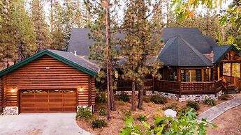 Grizzly by Avantstay Rustic Big Bear Cabin w/ Hot Tub & Pool Table